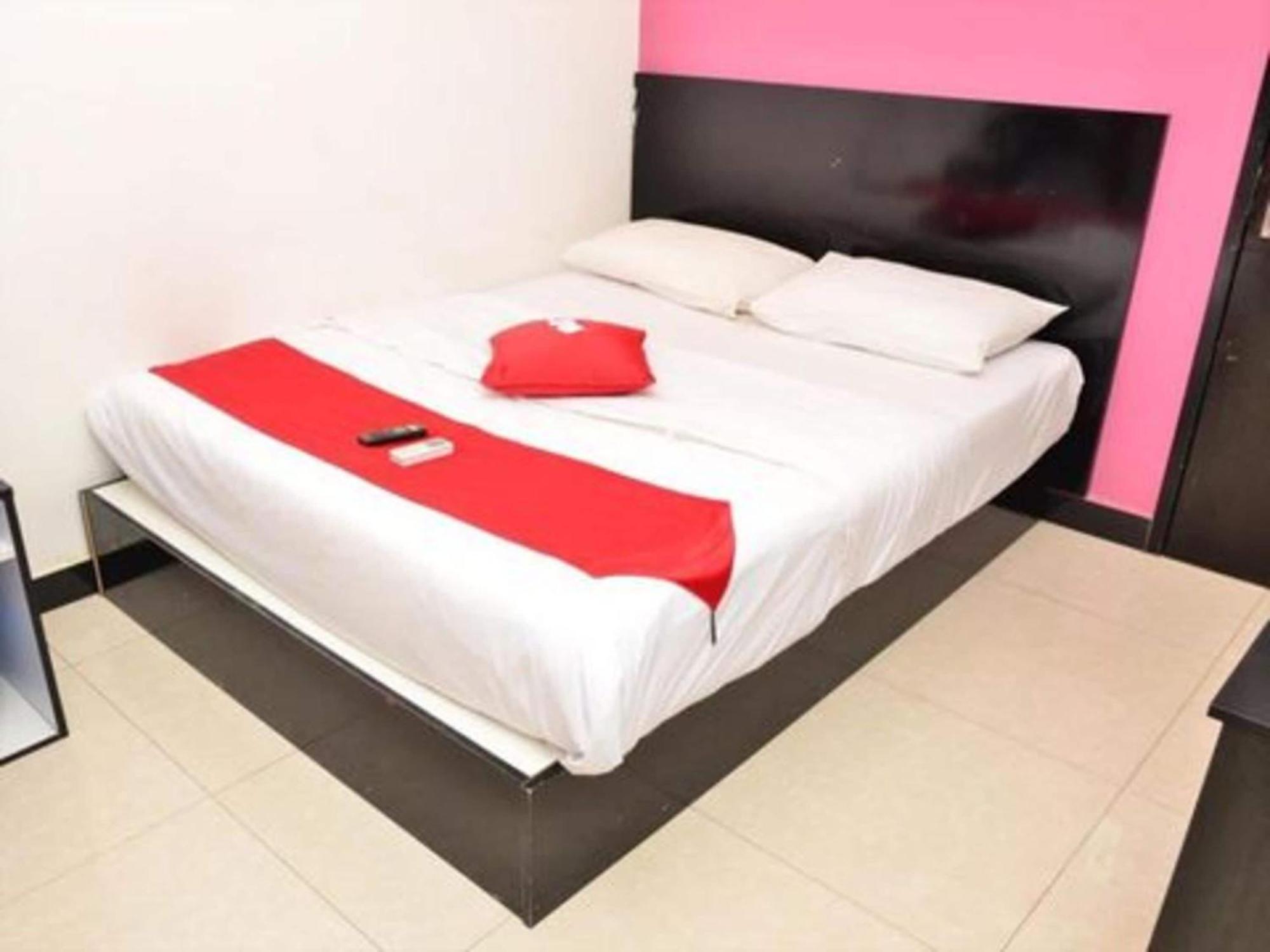 Oyo 91087 Hotel Dspark Port Klang Exterior foto